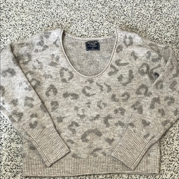Abercrombie & Fitch Gray Leopard Print Sweater - Picture 5 of 5